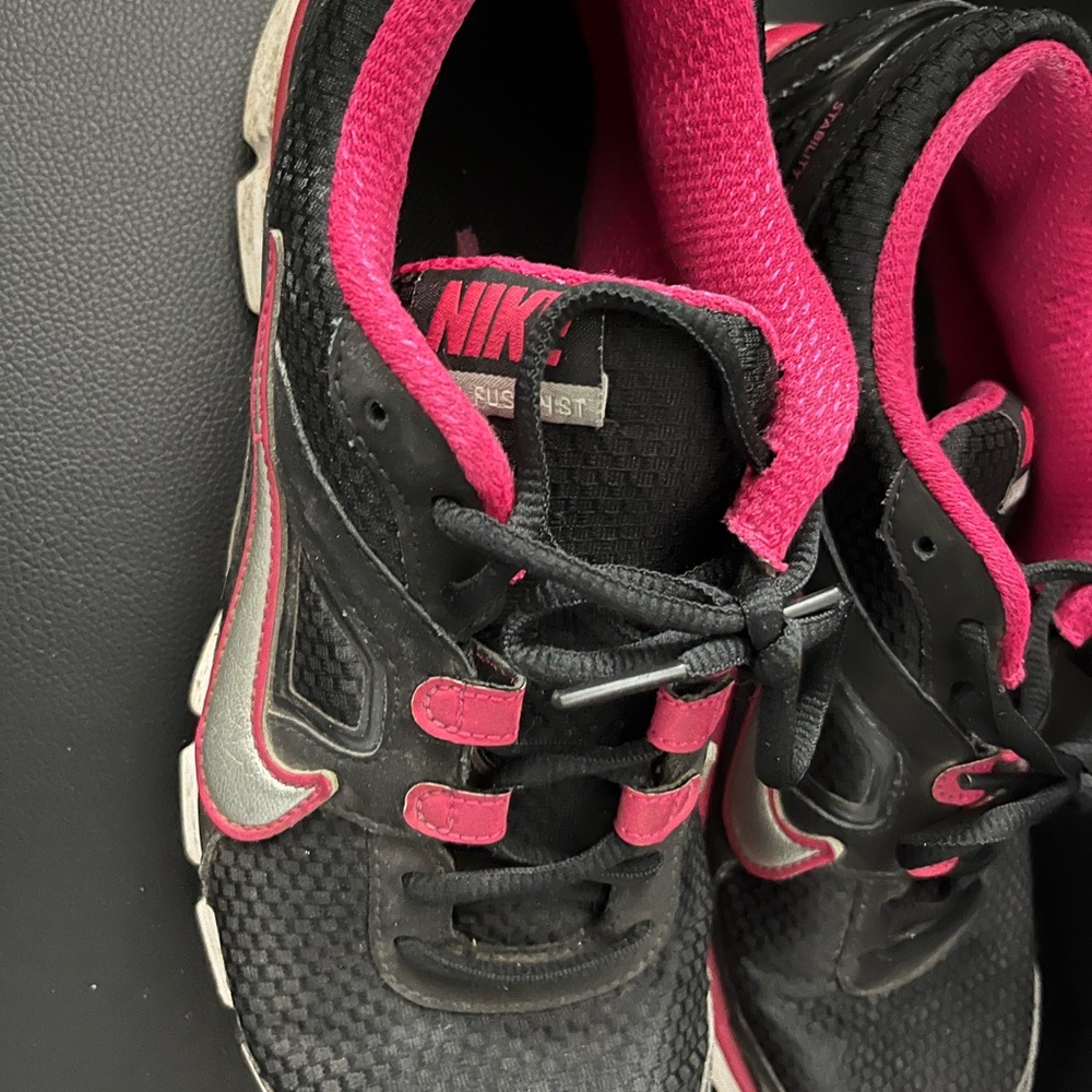 Nike Black and Hot Pink Athletic Sneakers with Silver Swoosh - Picture 11 of 14